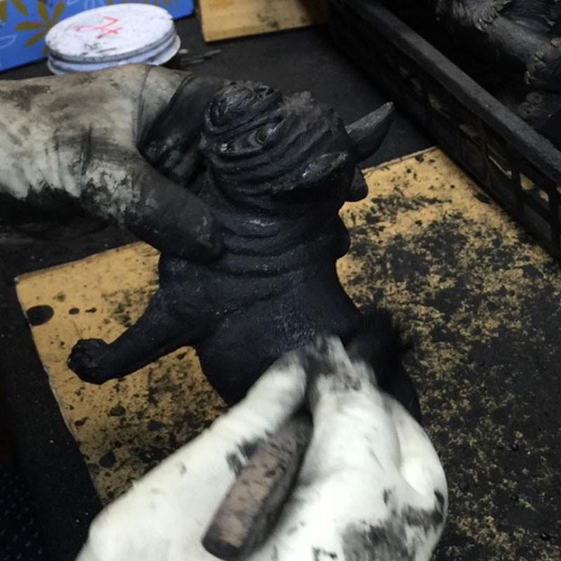 土山炭製作所 備長炭寵物裝飾 坐著拉不拉多 15cm (R12)
