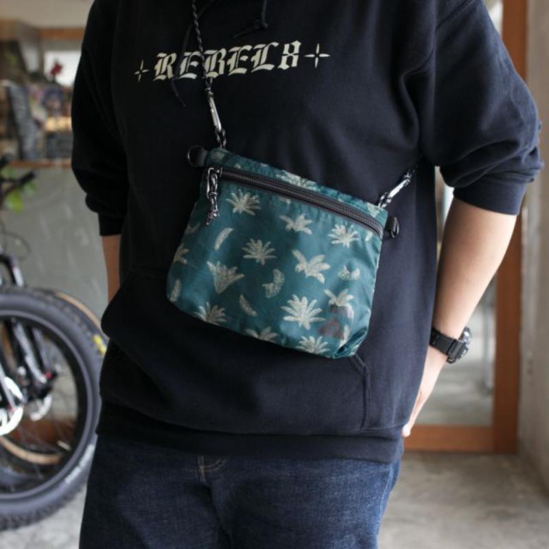 日本限定 - 遠足旅行袋 (大) / 隨身輕便袋 / 好收納側背袋 / 海洋衝浪印花色