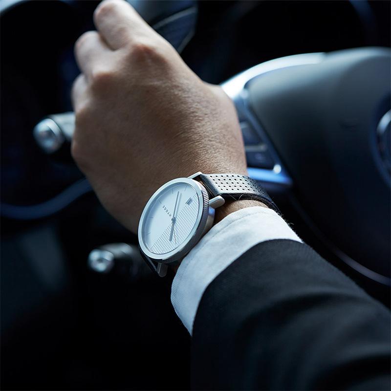 日本低調率性真皮腕錶- 不銹鋼銀、黑色皮錶帶