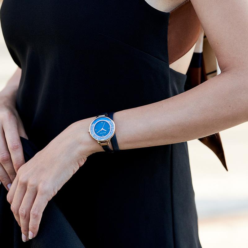 Finesse系列星辰藍晶鑽錶盤/皮革纏繞式錶帶34mm E128-L533