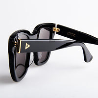 時尚膠框黑太陽眼鏡