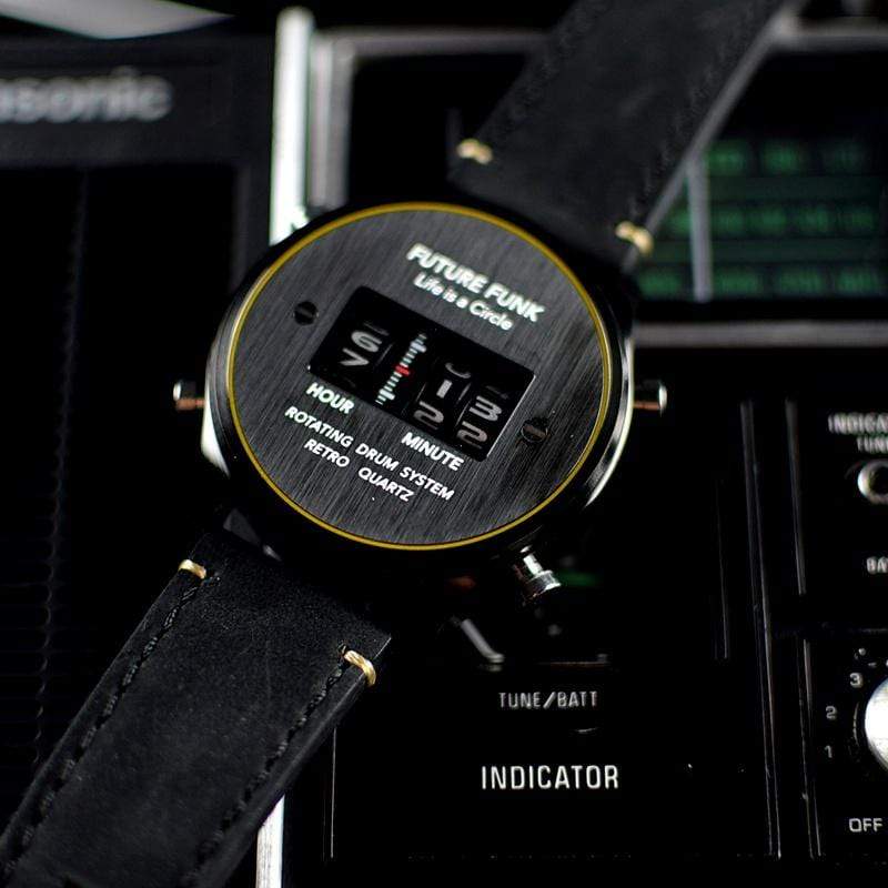 太空時代-宇宙黑，日本直立迴轉石英錶，真皮錶帶