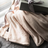 【古典風姿】100%精梳棉印花特大床組+素色舒眠毯