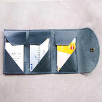 日系設計款 職人率性三折牛皮卡片夾 - 兩色