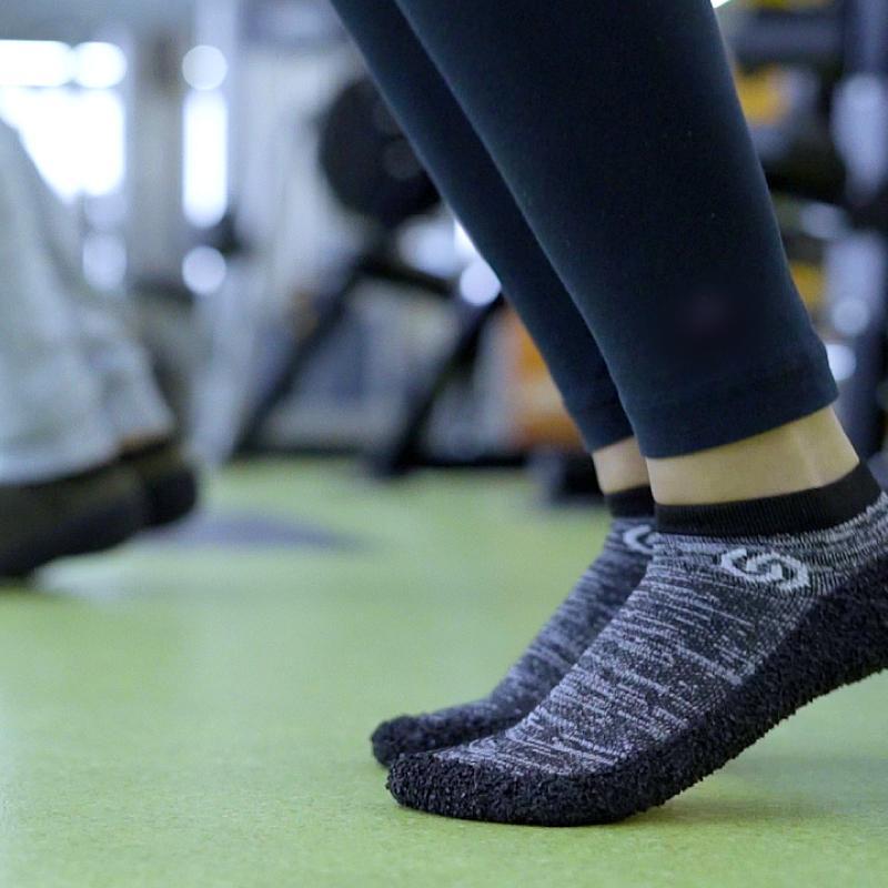 裸足感耐磨機能運動鞋襪-金屬灰