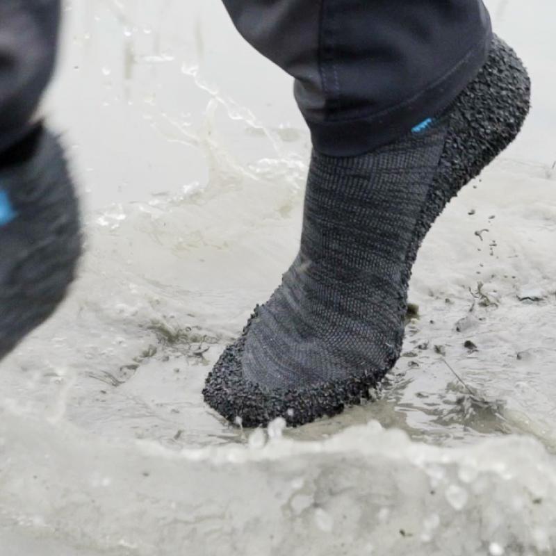 裸足感耐磨機能運動鞋襪-岩石灰