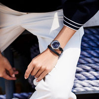 Finesse系列珍珠母貝晶鑽錶盤/皮革纏繞式錶帶手錶34mm E128-L532