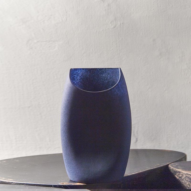玻璃月型口扁平花器 (8號)  - 藍